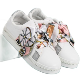 Calzado deportivo atado con una cinta blanco 1 Calzado deportivo atado con una cinta blanco 1