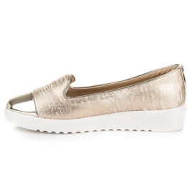 Nio Nio Señores de oro en la plataforma dorado 1 Nio Nio Señores de oro en la plataforma dorado 1