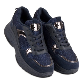 Zapatillas azul marino en la plataforma 5