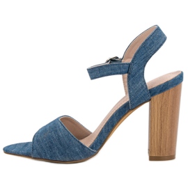 Sandalias de mezclilla en una barra azul 4