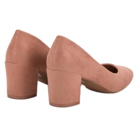 Ideal Shoes Bombas de polvo en un pilar rosado 1