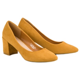 Ideal Shoes Bombas de mostaza en una barra amarillo 2