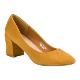 Ideal Shoes Bombas de mostaza en una barra amarillo 5