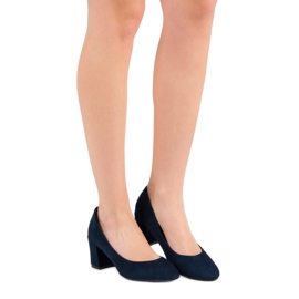 Ideal Shoes Bombas azul marino en un pilar 1