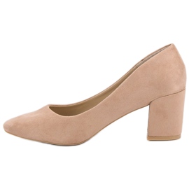 Ideal Shoes Bombas beige en un pilar 4