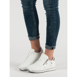 Zapatos deportivos blancos 1