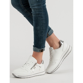 Zapatos deportivos blancos 2