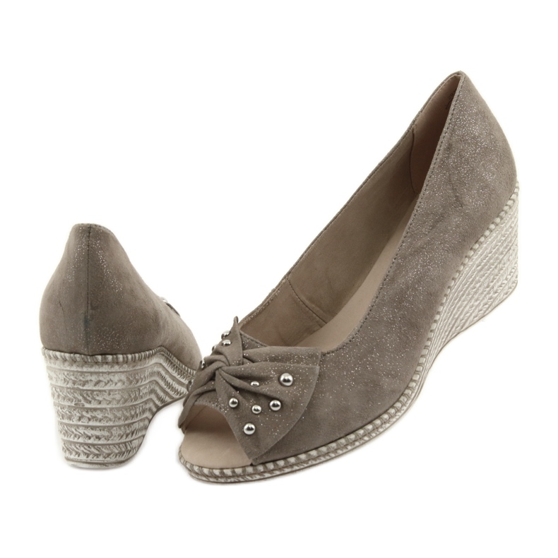 Bombas de mujer en la cuña Caprice 29350 marrón 4