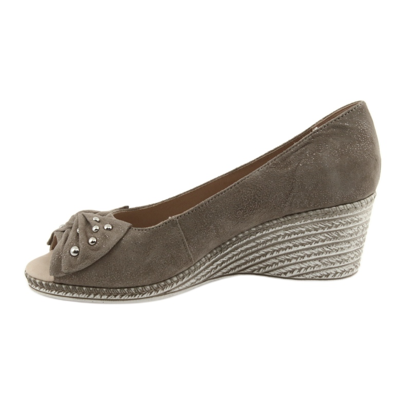 Bombas de mujer en la cuña Caprice 29350 marrón 2