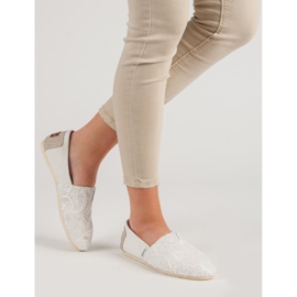 L. Day Slipons con patrón beige 2