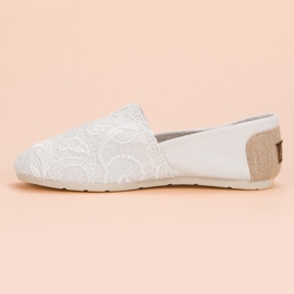 L. Day Slipons con patrón beige 7