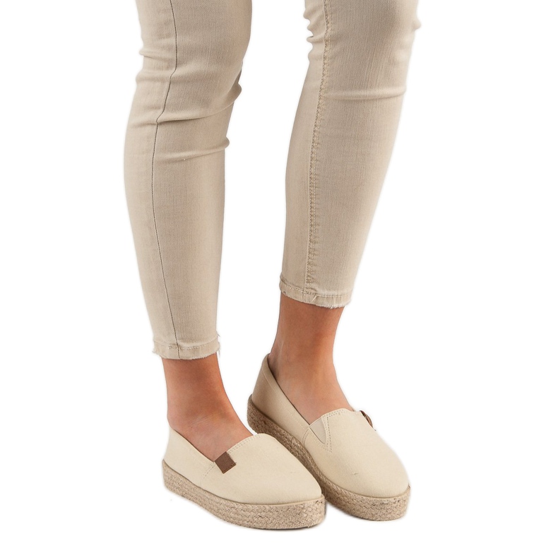 Alpargatas beige sin cordones 1