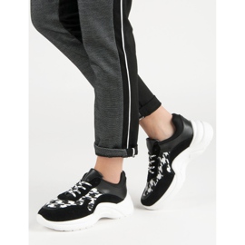 Kylie Zapatos deportivos con patrón negro 1