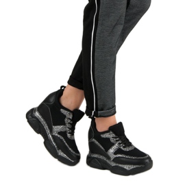 Zapatillas VICES con brocado negro 1