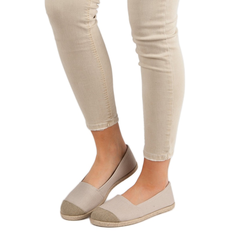 Alpargatas beige de moda 2