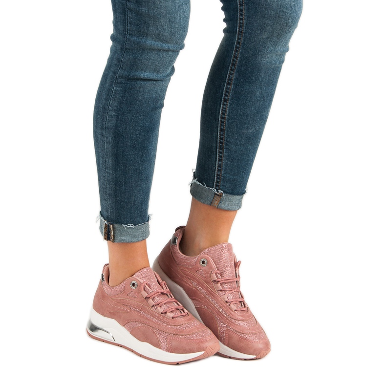 Zapatillas rosas de moda 1