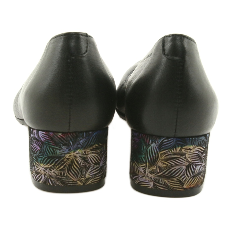 Arka Bombas de cuero para mujeres negras 5627 negro 5