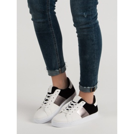 Calzado deportivo cómodo blanco negro 1 Calzado deportivo cómodo blanco negro 1