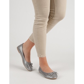 Evento Bailarina plateada con lazo gris 2 Evento Bailarina plateada con lazo gris 2