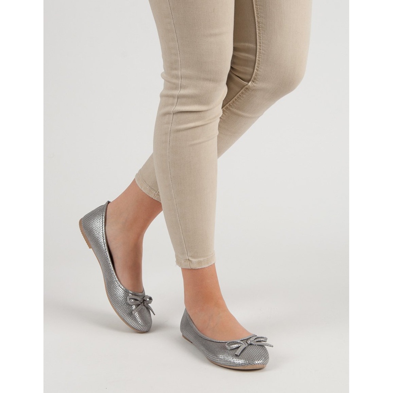 Evento Bailarina plateada con lazo gris 2