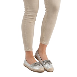 Ideal Shoes Alpargatas Plateadas Con Adornos gris 3