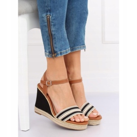 Sandalias negras con cuña 9068 Negro marrón 2