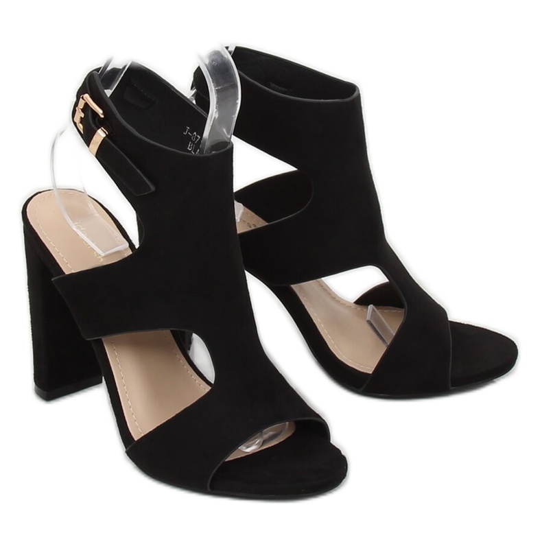 Sandalias negras en el poste J-8711 Negro 1