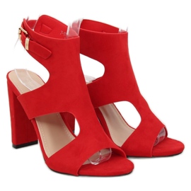 Sandalias rojas en el poste J-8711 Rojo 1