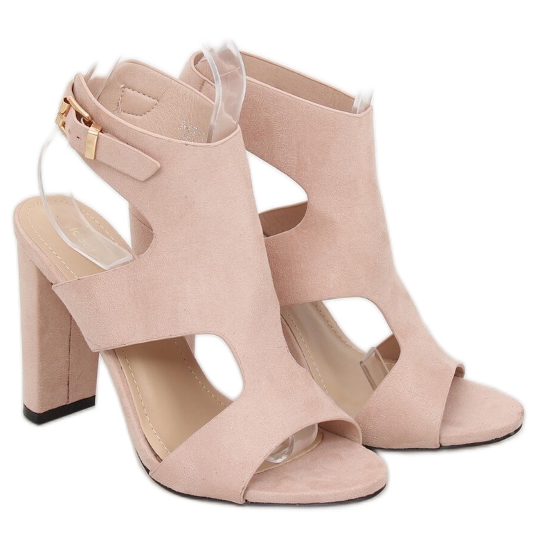 Sandalias en el poste J-8711 Beige 1