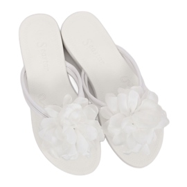 Chanclas blancas con flor CK103 Blanco 4