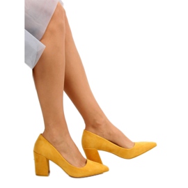 Salón con tacones anchos amarillo LE060P Amarillo 1