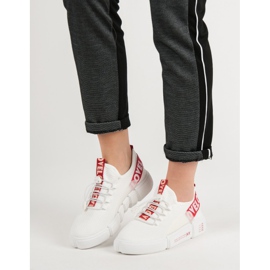 Zapatos deportivos con amor de puño blanco 2
