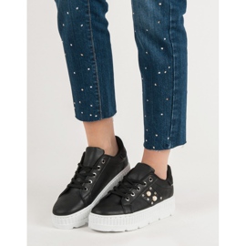 Zapatos negros en la plataforma 2 Zapatos negros en la plataforma 2