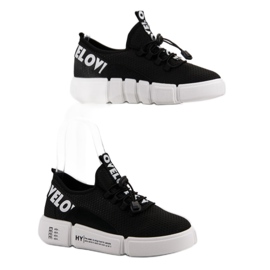 Zapatos deportivos con amor de puño negro 1 Zapatos deportivos con amor de puño negro 1