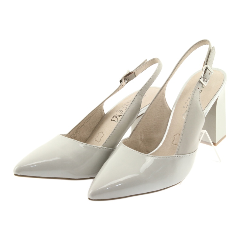 Sandalias grises de mujer en el poste Caprice 29604 3