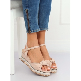 Sandalias beige con cuña B126 Beige 1