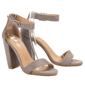 SHELOVET Sandalias clásicas en un bar gris 1 SHELOVET Sandalias clásicas en un bar gris 1