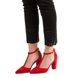 Primavera Bombas rojas en un pilar rojo 2 Primavera Bombas rojas en un pilar rojo 2