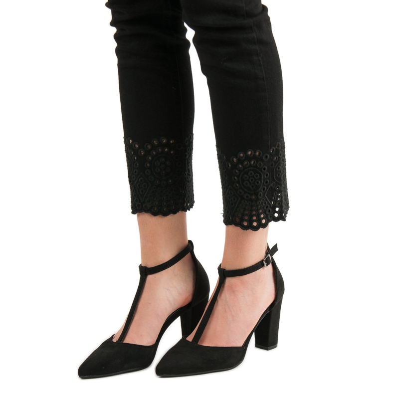 Primavera Bombas negras en un pilar negro 2