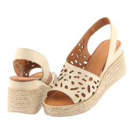Sandalias cuña Badura 4812 beige 4