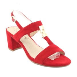 Sandalias rojas Caprice 28303 en el poste rojo 1