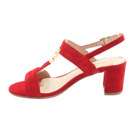 Sandalias rojas Caprice 28303 en el poste rojo 2