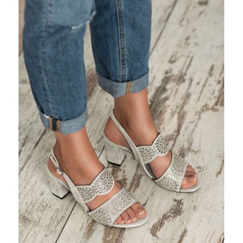 Goodin Sandalias de plata en una barra gris 5