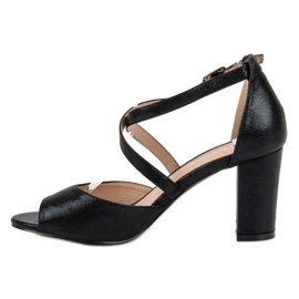 Sandalias negras en un bar VINCEZA negro 5