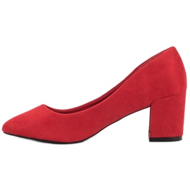 Ideal Shoes Bombas rojas en un pilar rojo 4