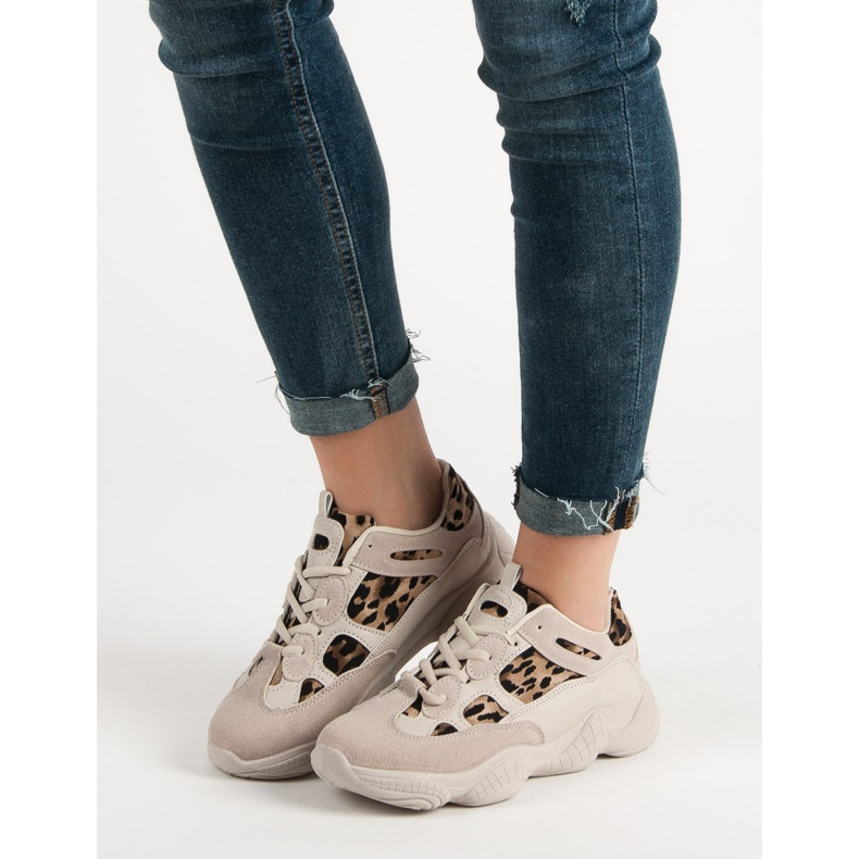 Zapatillas beige con estampado animal 1 Zapatillas beige con estampado animal 1