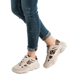 Zapatillas beige con estampado animal 2 Zapatillas beige con estampado animal 2
