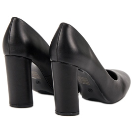 Small Swan Bombas negras en un pilar negro 1 Small Swan Bombas negras en un pilar negro 1