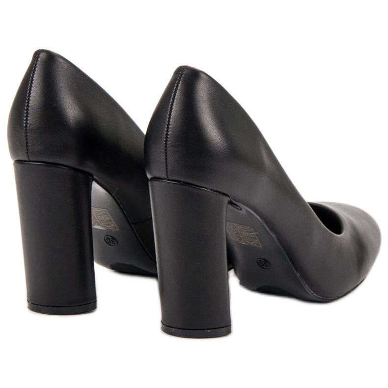 Small Swan Bombas negras en un pilar negro 1 Small Swan Bombas negras en un pilar negro 1