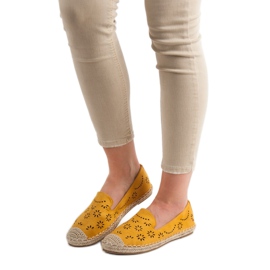 Primavera Señores calados amarillo 2 Primavera Señores calados amarillo 2